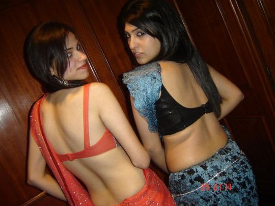 Самые влажные индийские дамы готовы фотографировать свое тело всем подряд – им нечего стесняться